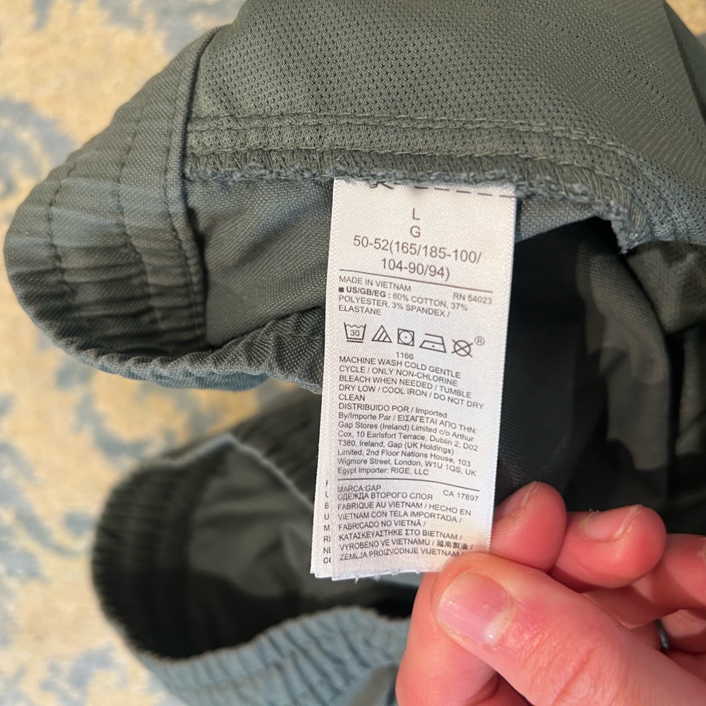 GAP Men's Organic Zip-Woven Joggers - Picture 7 of 8
